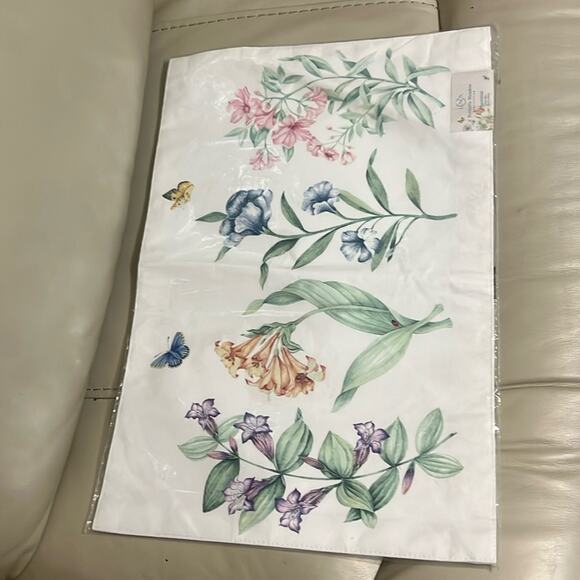LENOX BUTTERFLY MULTI MEADOW COLLECTION OF PLACEMAT NWT 13inX19in - Picture 1 of 7